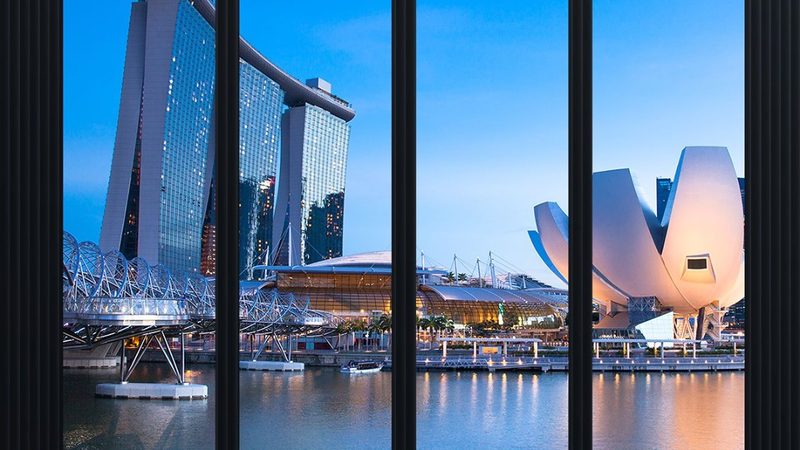 以下是一些出国旅游时可能用到的实用物品：